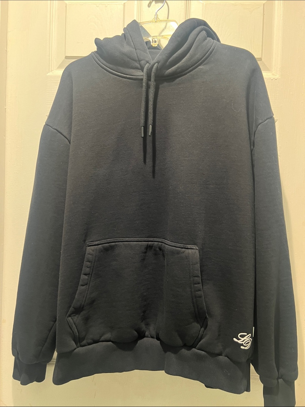 Les Deux Men's Black Pullover Hoodie with Discreet Script Logo - Picture 1 of 9